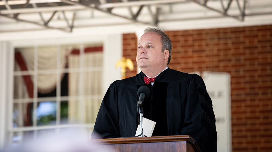 Chris Stirewalt delivers the commencement address at the podium