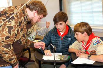 Hampden-Sydney student helps boy scouts