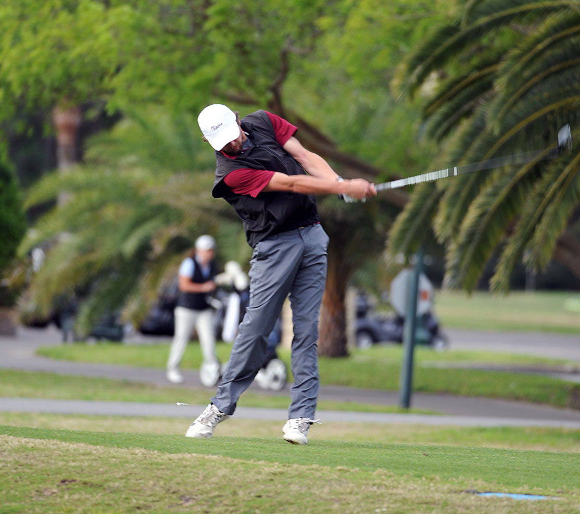 Bruce Shober '20 swinging a golf club