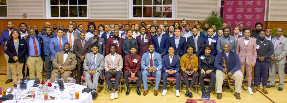 A multicultural group of approximately 100 alumni at MAM weekend
