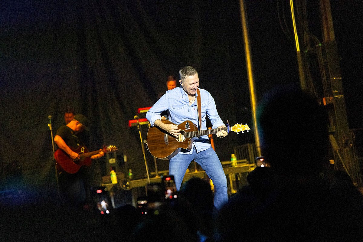 Country music star Craig Morgan performing at the 250th celebration dinner at Hampden-Sydney College