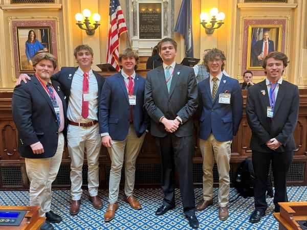H-SC students standing inthe state capitol