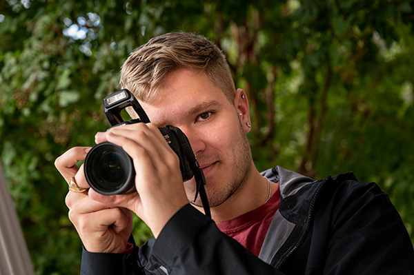 Joey Kelly holding a camera to his eye