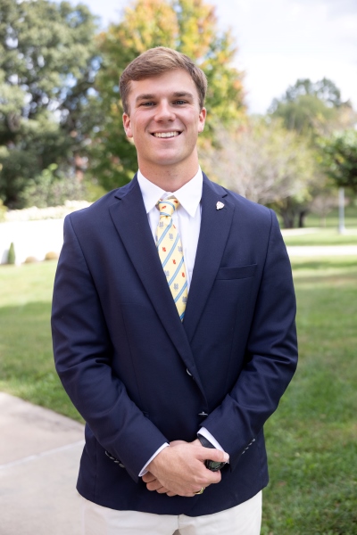 Owen Williams ’26 outdoor headshot