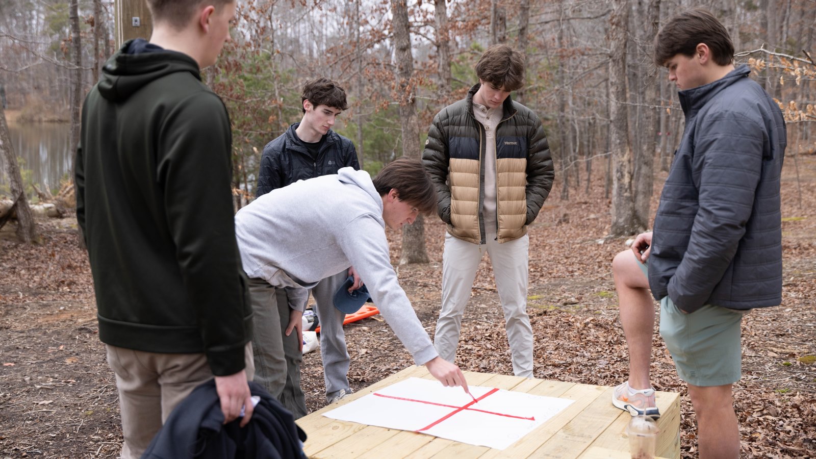 students working on a rescue operation on the ropes course