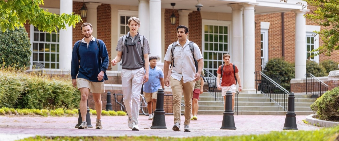 Students walking in fron of Bortz Library at Hampden-Sydney College