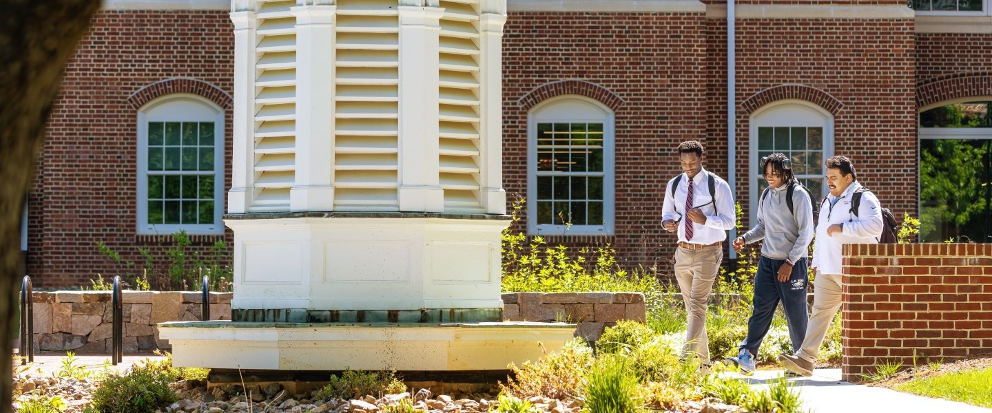 Students walking together in front of Pauley Science Center at Hampden-Sydney College.