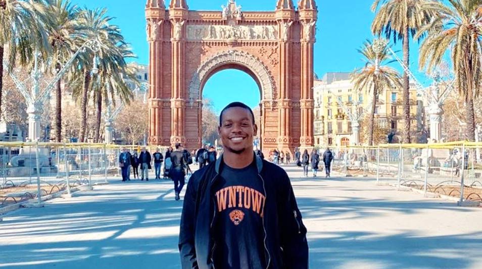 Blake Page stands in front of Arc De Triomf