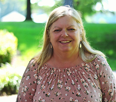 Debbie Herndon headshot