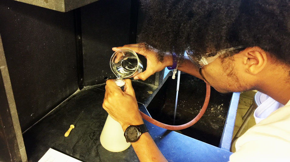 a chemistry student working in the laboratory