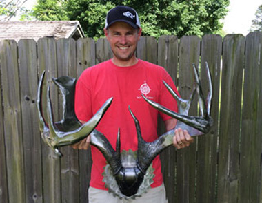 J Tyler Matthews '05 holding a sculpture
