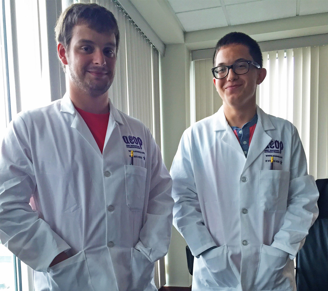 Robert Jackson '18 and a fellow researcher
