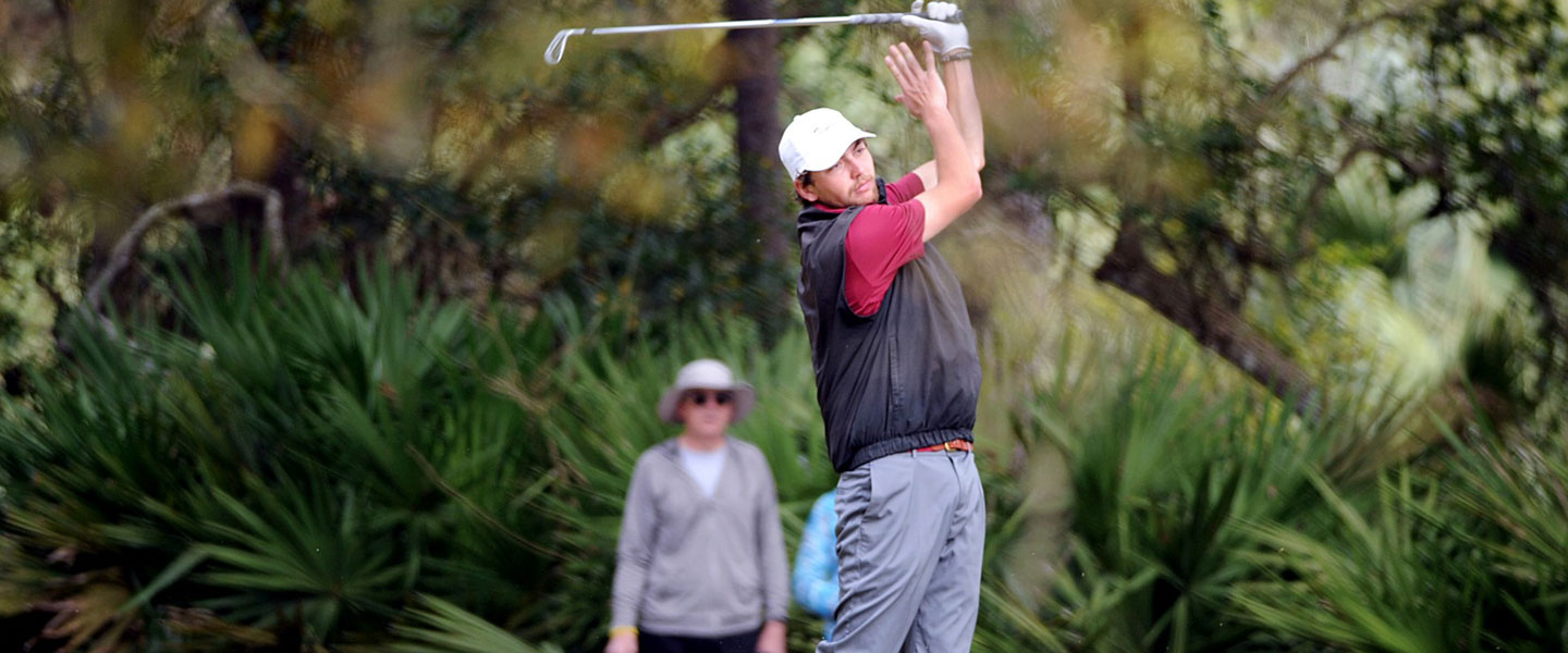 Bruce Shober '20 swinging a golf club