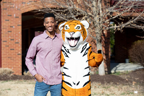 Henry O'Neal '19, student at Hampden-Sydney College, headshot