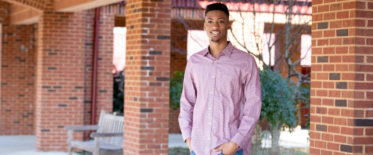 Henry O'Neal '19, student at Hampden-Sydney College, headshot