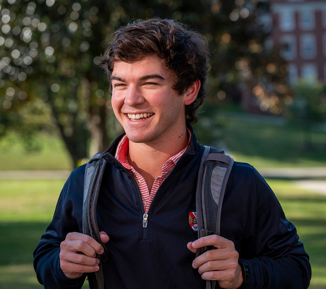 Scott Pittman '22 outdoor headshot