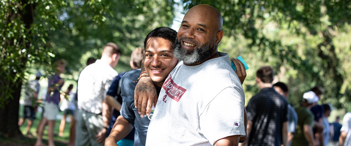 A student and his dad saying goodbye at Hampden-Sydney College